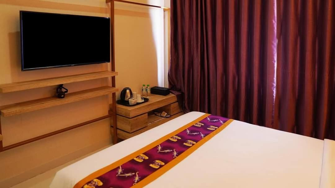 Elohim Hotel Sentani Jayapura Exterior photo